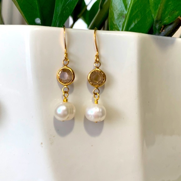 Hand Crafted Jewelry - Golden glass earrings and freshwater pearls